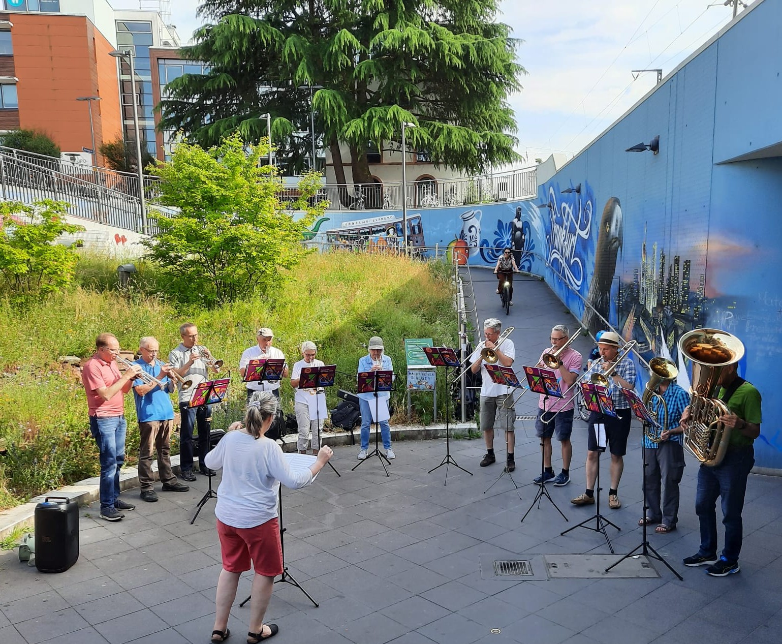 Heute durfte ich bei der �R�delheimer Musik am Fluss� mit BlechgeMAINsam am R�delheimer Bahnhof spielen. 